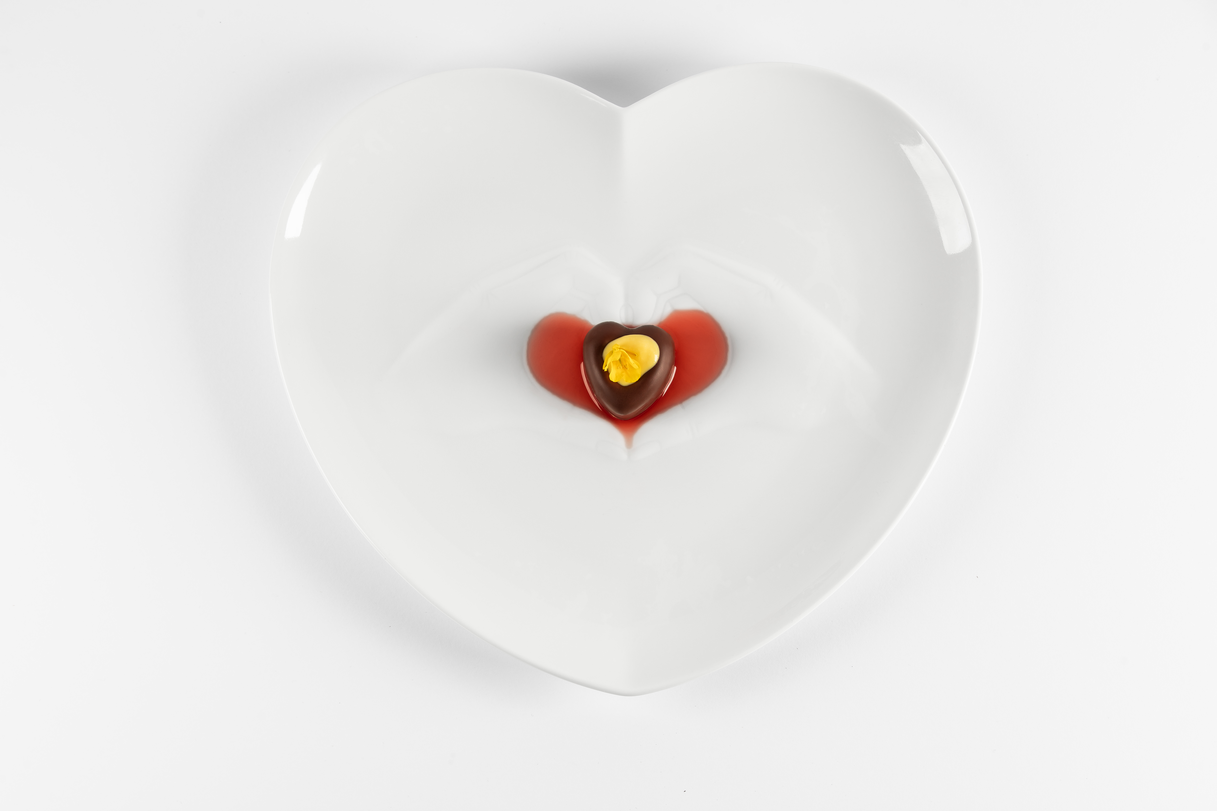 Teller flach mit Relief-Dekor 28,3x25x2,3cm CLICHÉ red & white